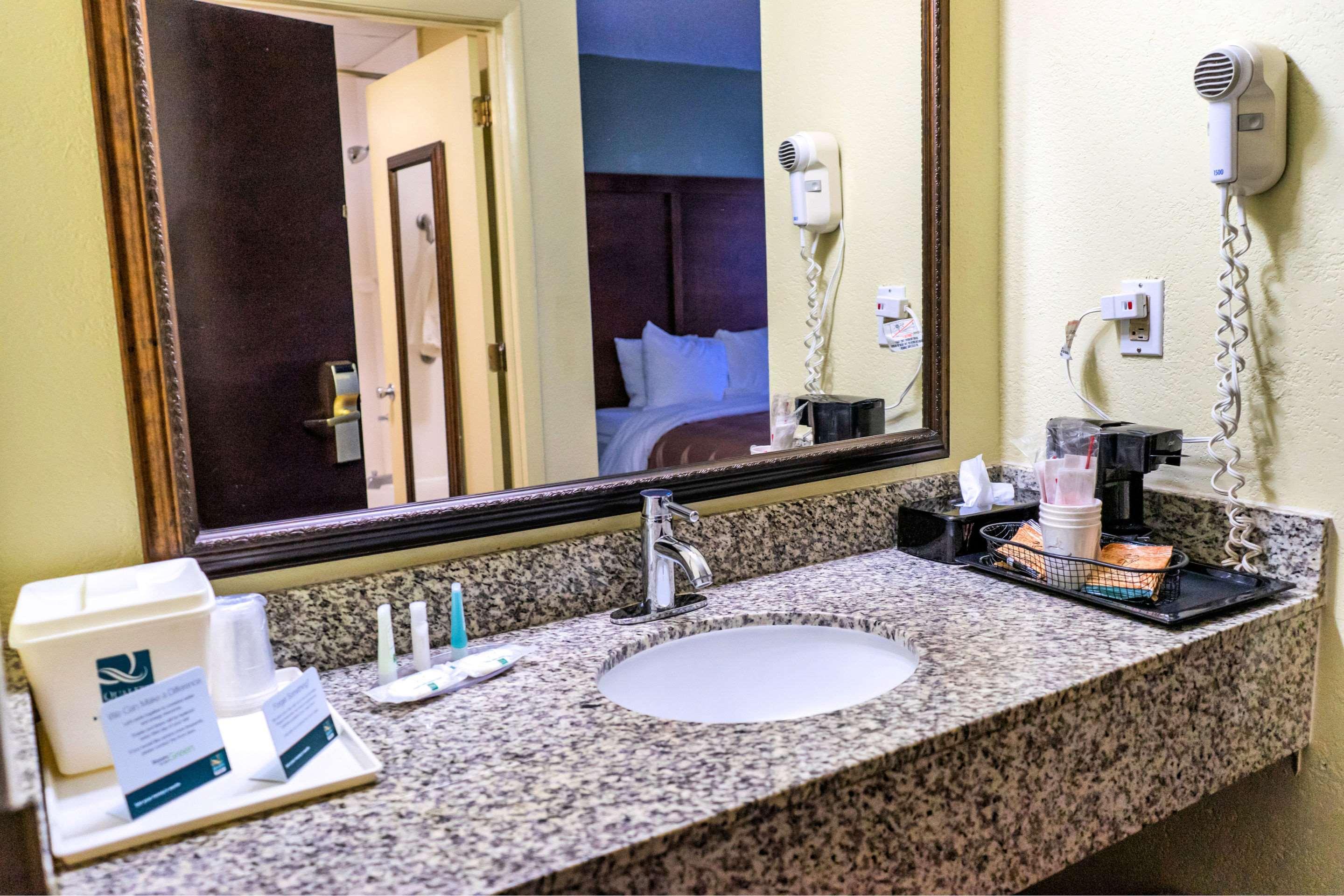Quality Inn Whiteville North Buitenkant foto